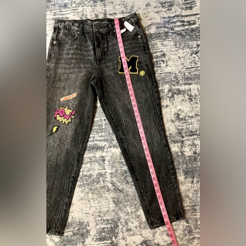 No Boundaries Juniors Super High Rise Mom Jeans - Picture 6 of 8